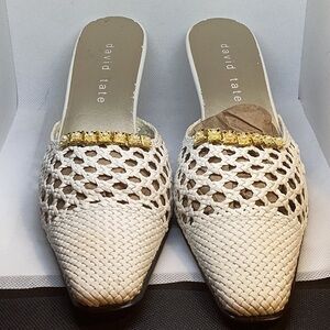 NEW DAVID TATE WHITE SHOES WITH GOLD JEWELRY.